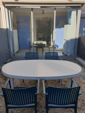 Studio 4 personnes avec jardinet à 2 pas des plages 